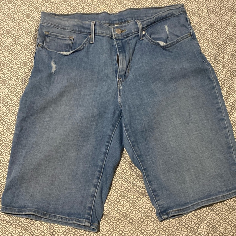 Levi’s Bermuda